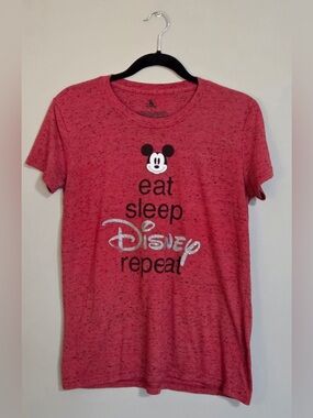Women’s Size Medium Disney T-Shirt Red